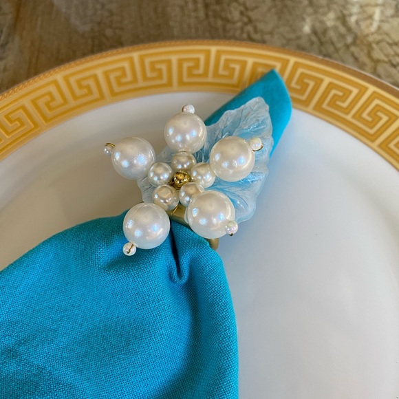 Set of 8 handmade beaded floral design napkin rings napkin holders - Picture 4 of 6